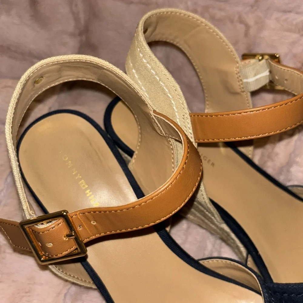 Tommy Hilfiger navy blue , Tan & Cream Wedge Sandals